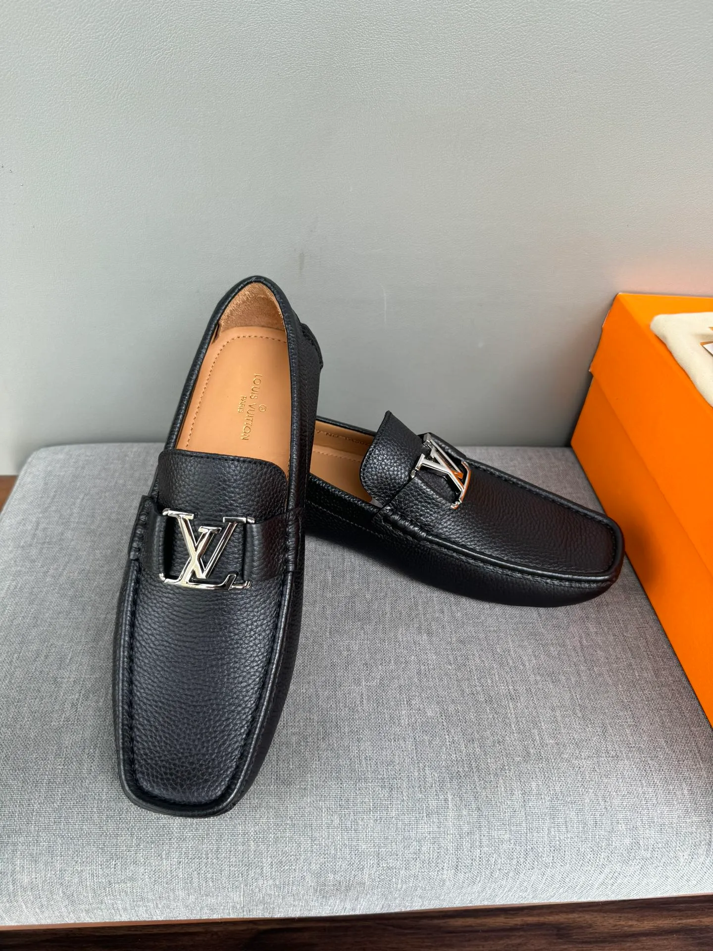 Batch 740💰[strong][strong][strong] Original order quality, new models at the counter, LV Louis Vuitton counter new models, handmade men's driving shoes, bean shoes, slip-on shoes, lazy shoes, exquisite hand-stitching, workmanship details comparable to the counters, Italian imported pebbled cowhide, water-dyed cowhide lining, sweat-absorbent and deodorant, black, 39-44 in large quantities in stock (38, 45 custom-made)